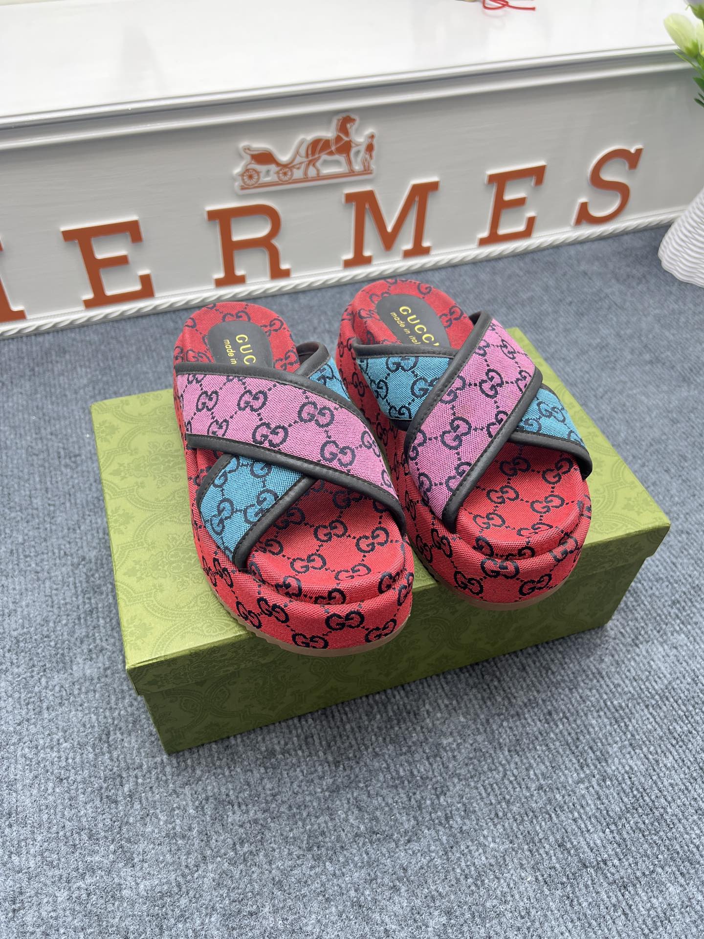 5YB69ZDE Stylish Slippers