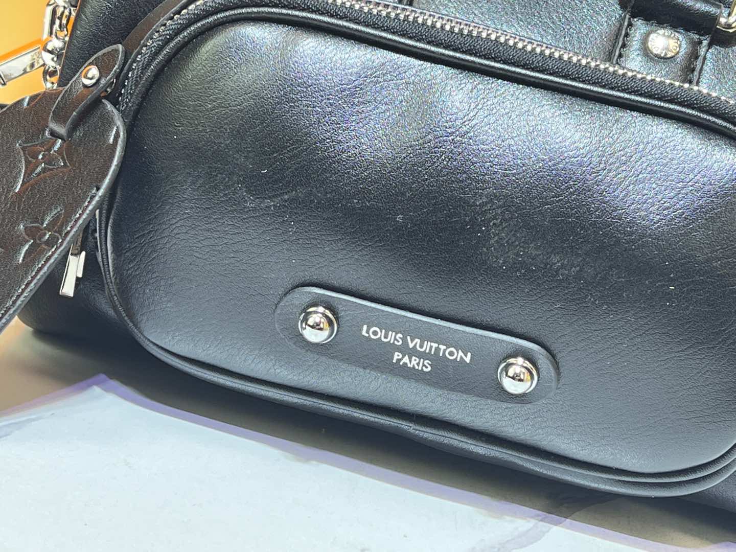 2WE39BDE Stylish leather bag