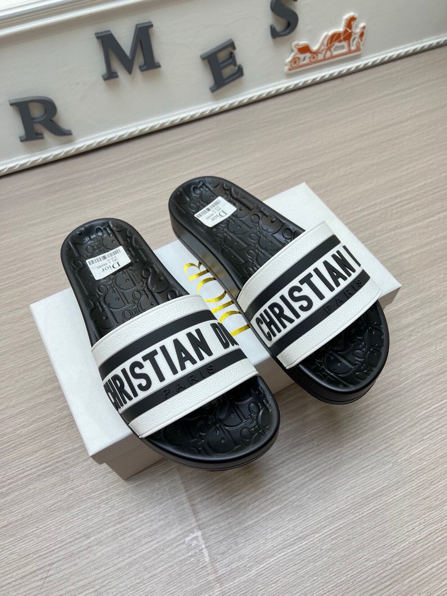 5LD212ZDE Stylish Slippers