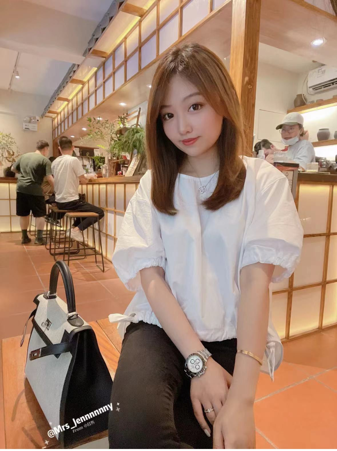 15RH119BDE Stylish leather bag