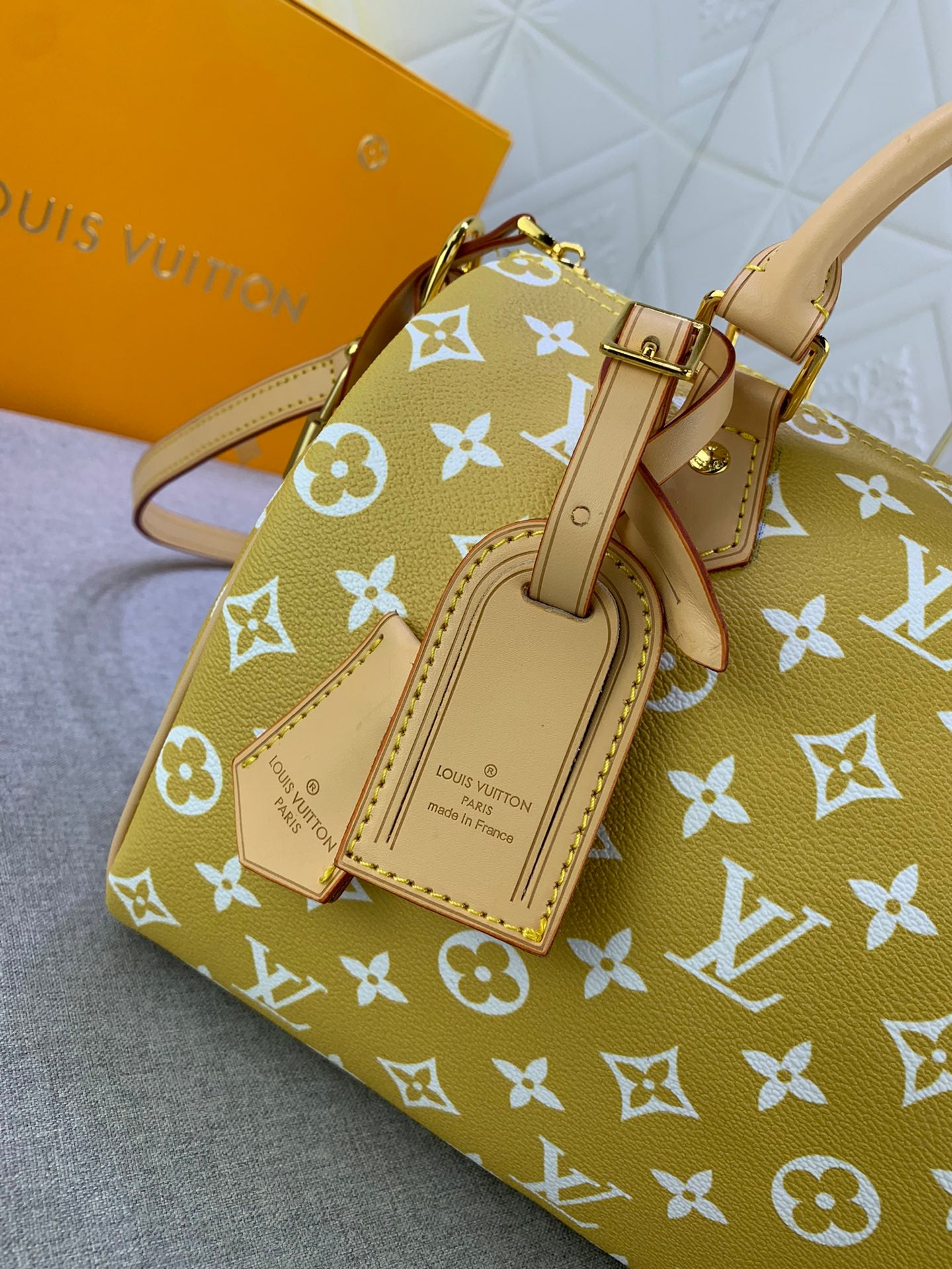 2XE268BDE Stylish leather bag 