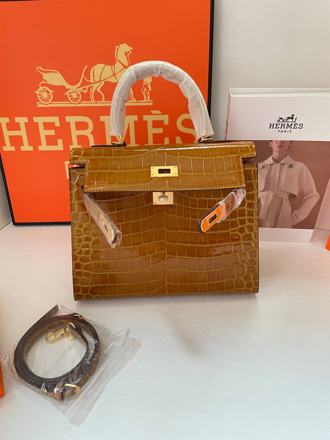 2WH28BDE Stylish leather bag