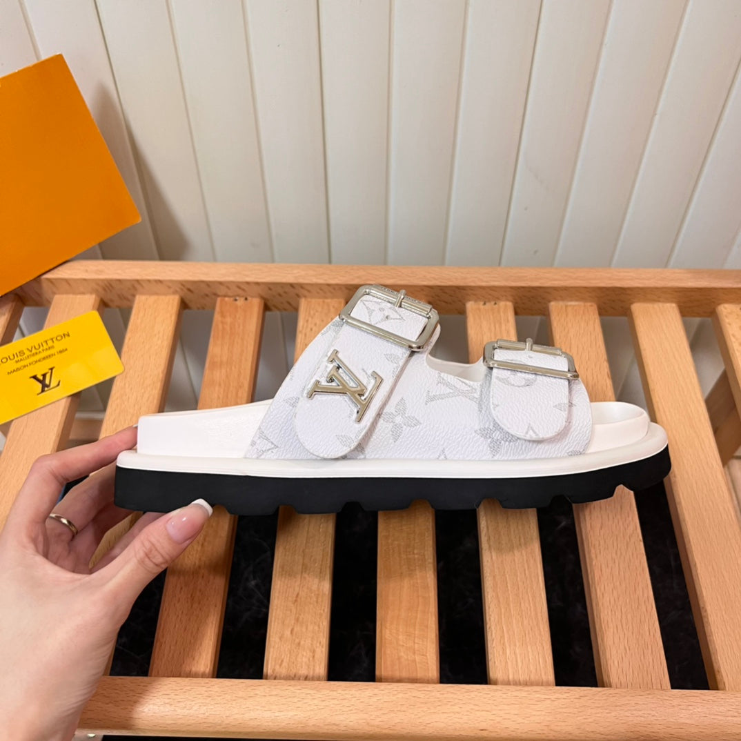 14E208ZDE Stylish Slippers