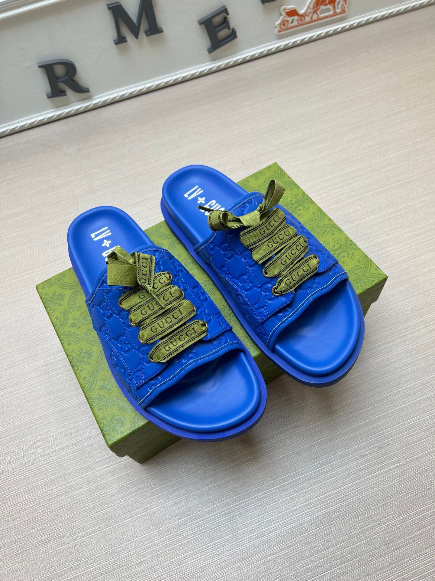 54B16ZDE Stylish slippers