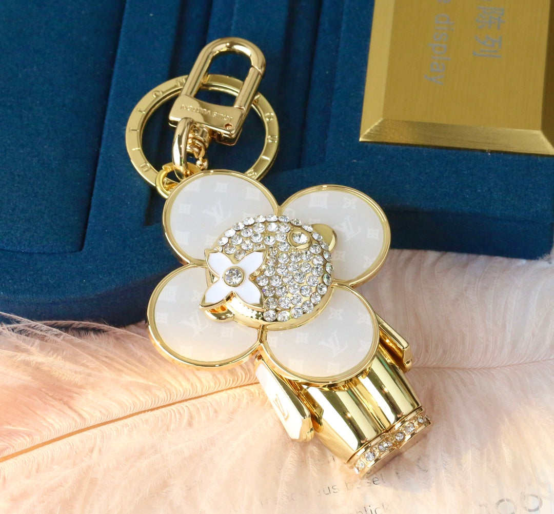 14E64ADE Stylish key closure