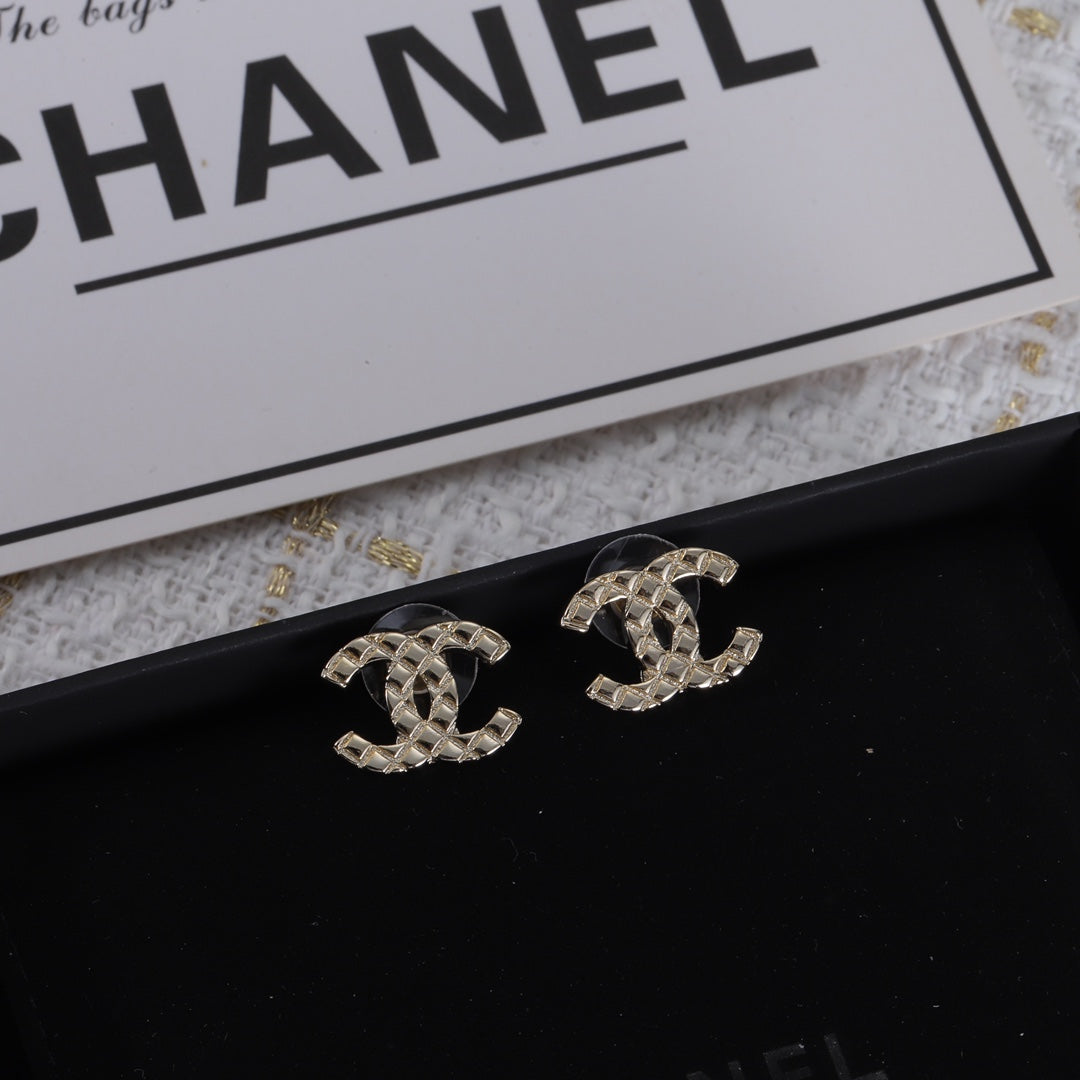 14C7EDE Stylish Earrings