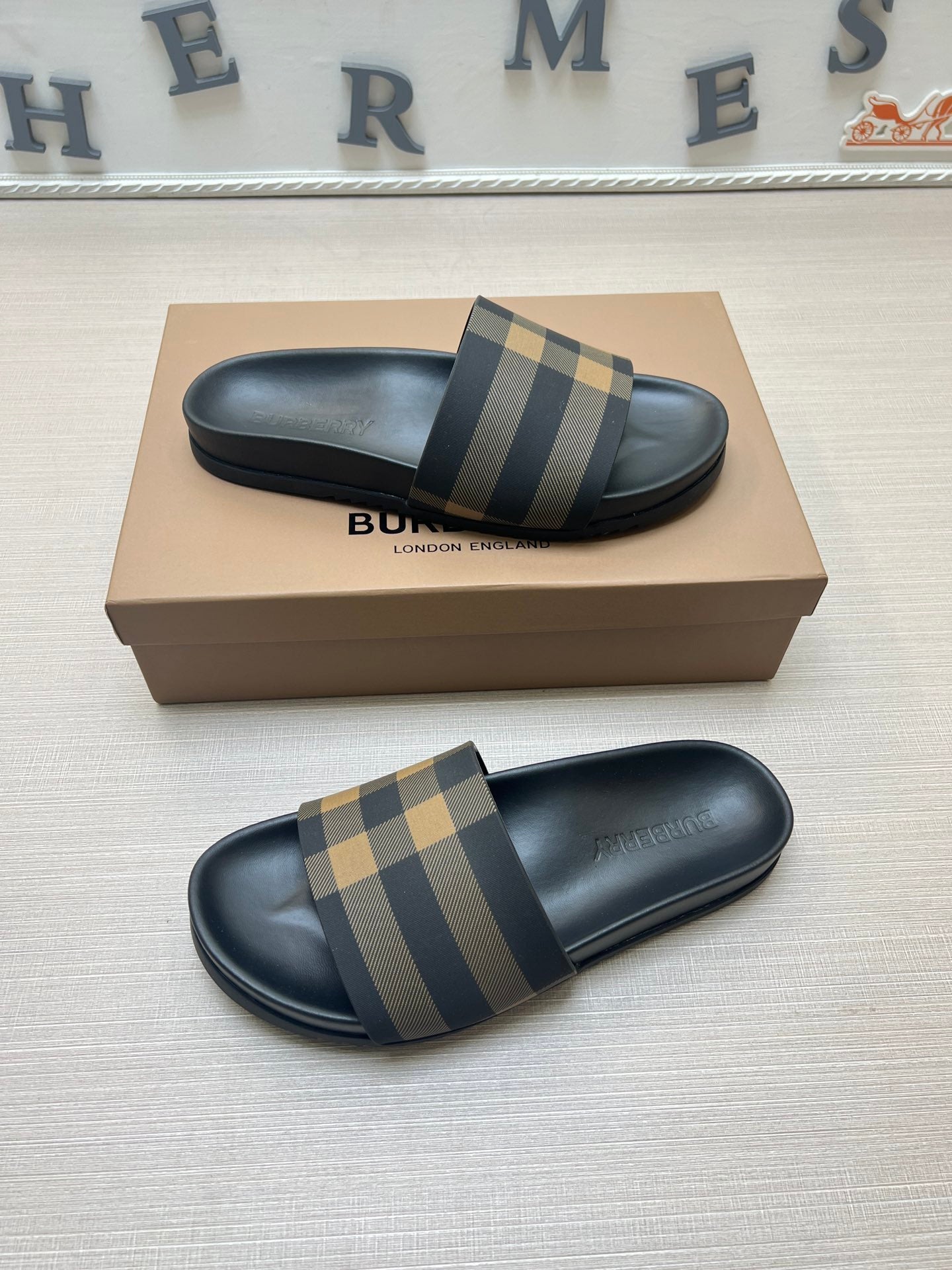 54R119ZDE Stylish slippers