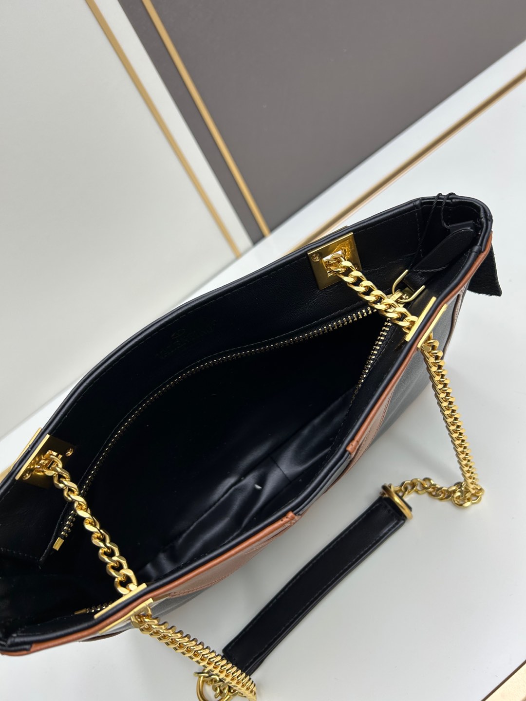 2WVL47BDE Stylish leather bag