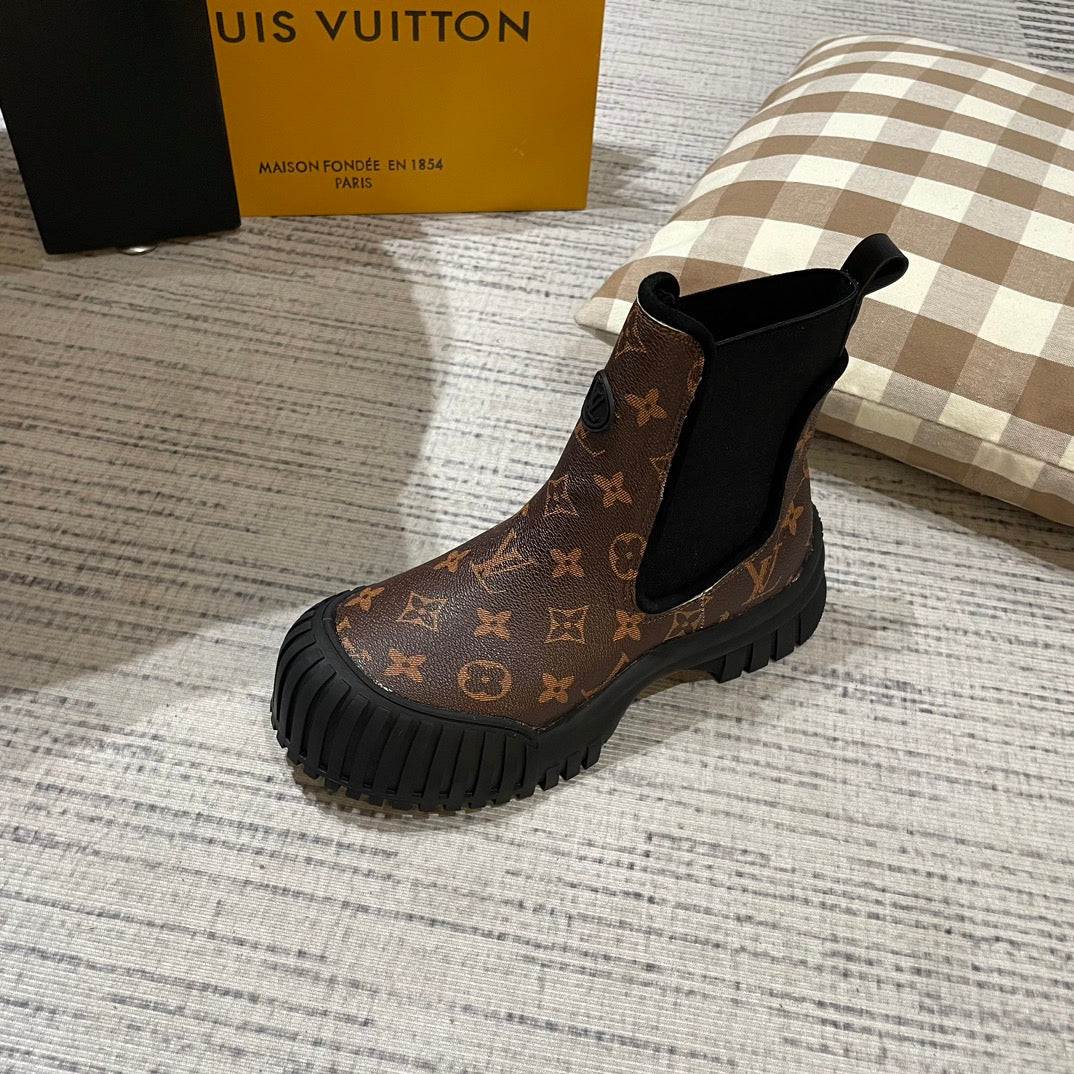 1JE8ZDE Stylish leather boots