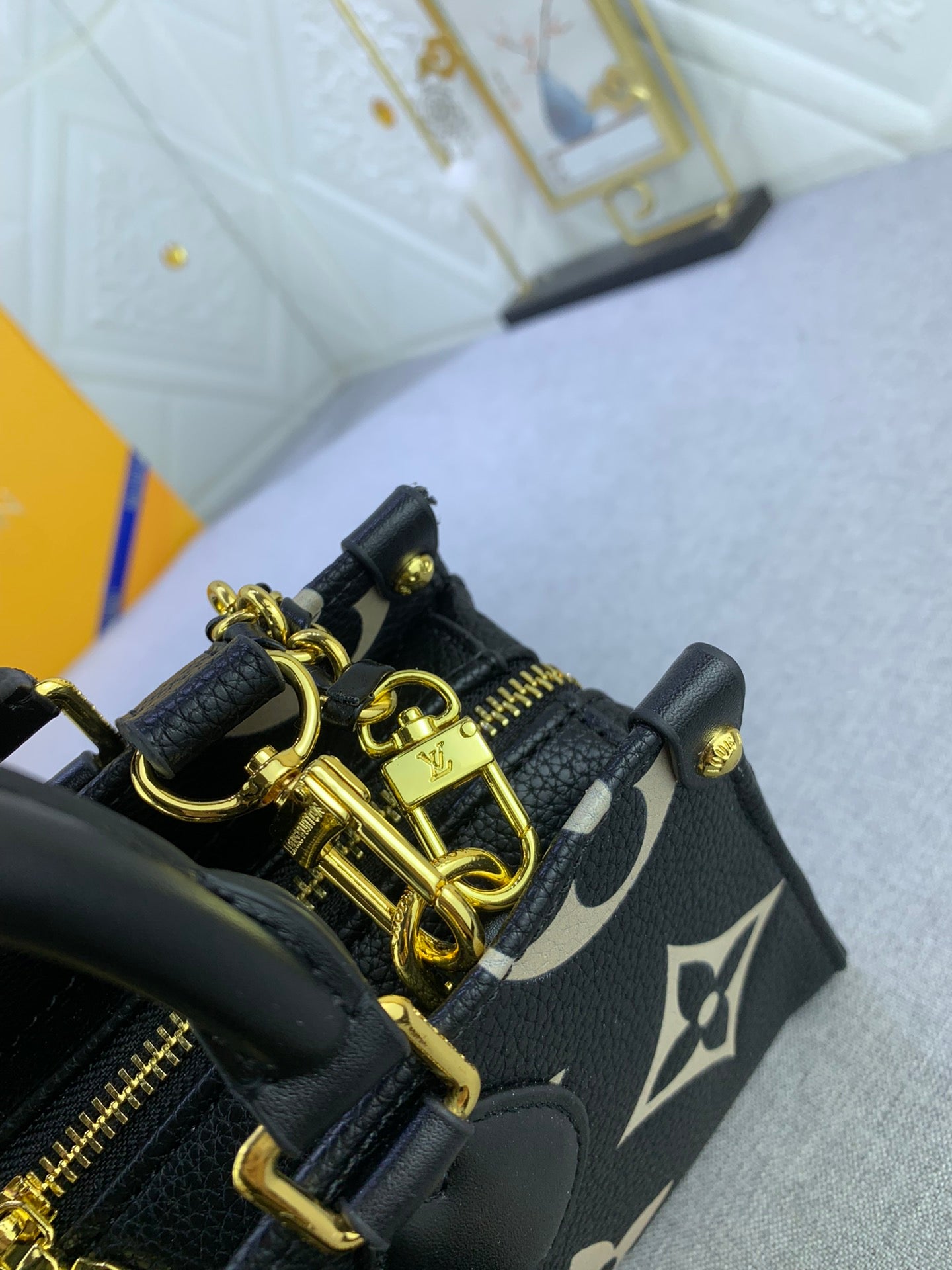 2XE320BDE Stylish leather bag 