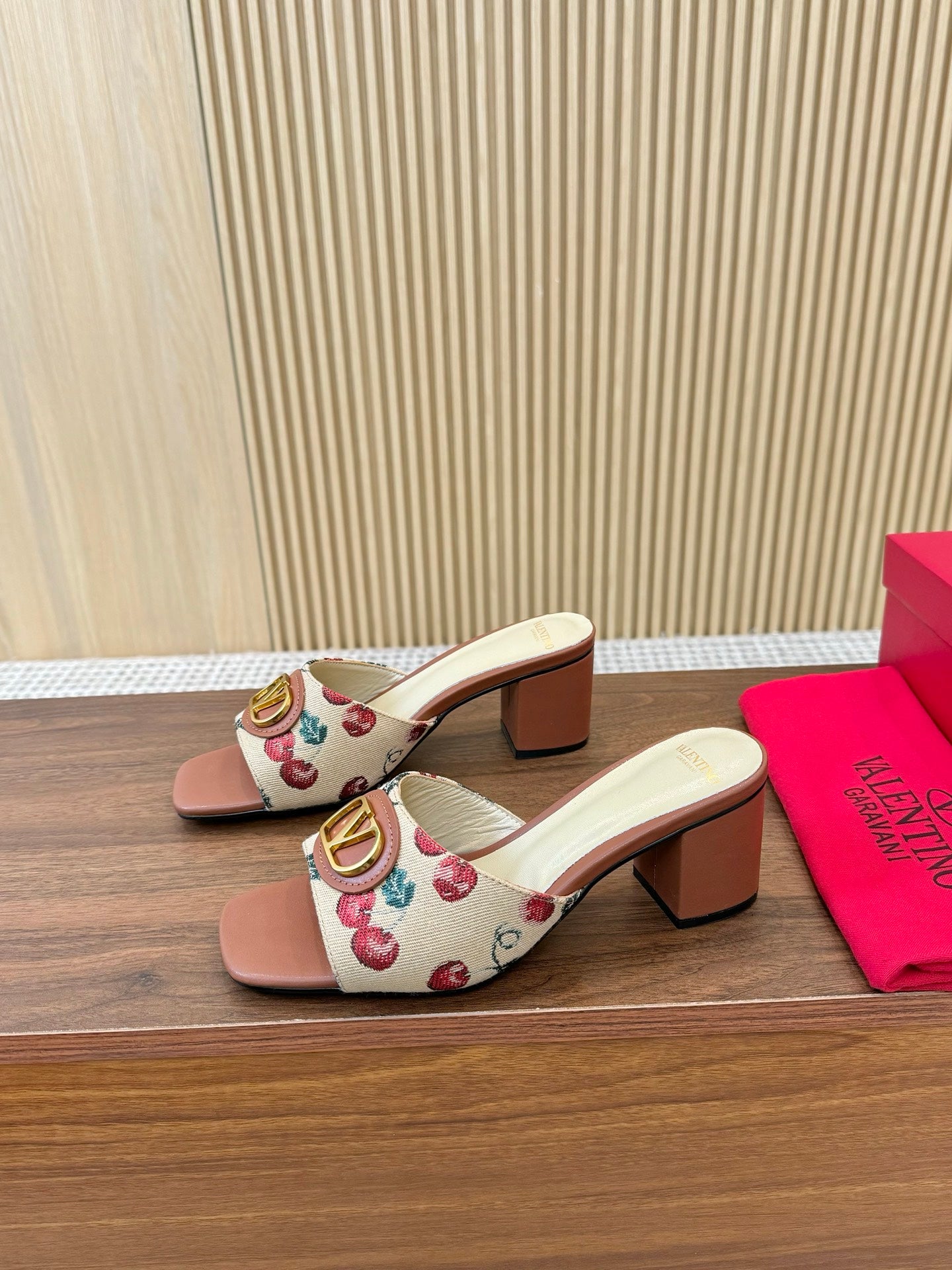 255QVL32ZDE Stylish leather shoes