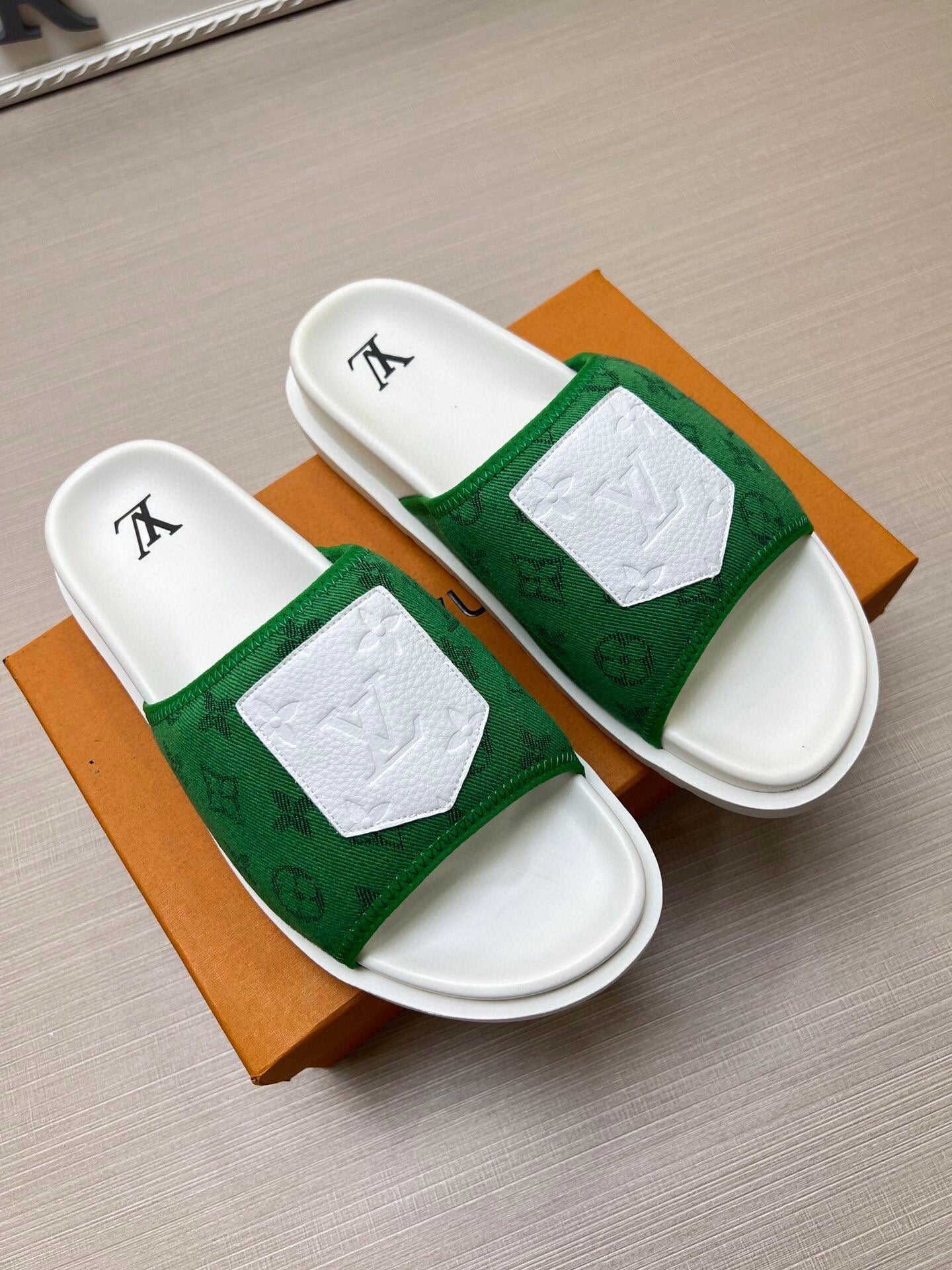 5WE252ZDE Stylish Slippers