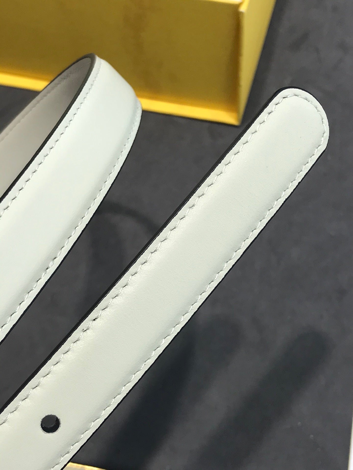 14F76PDE Stylish  High quality belt With full package