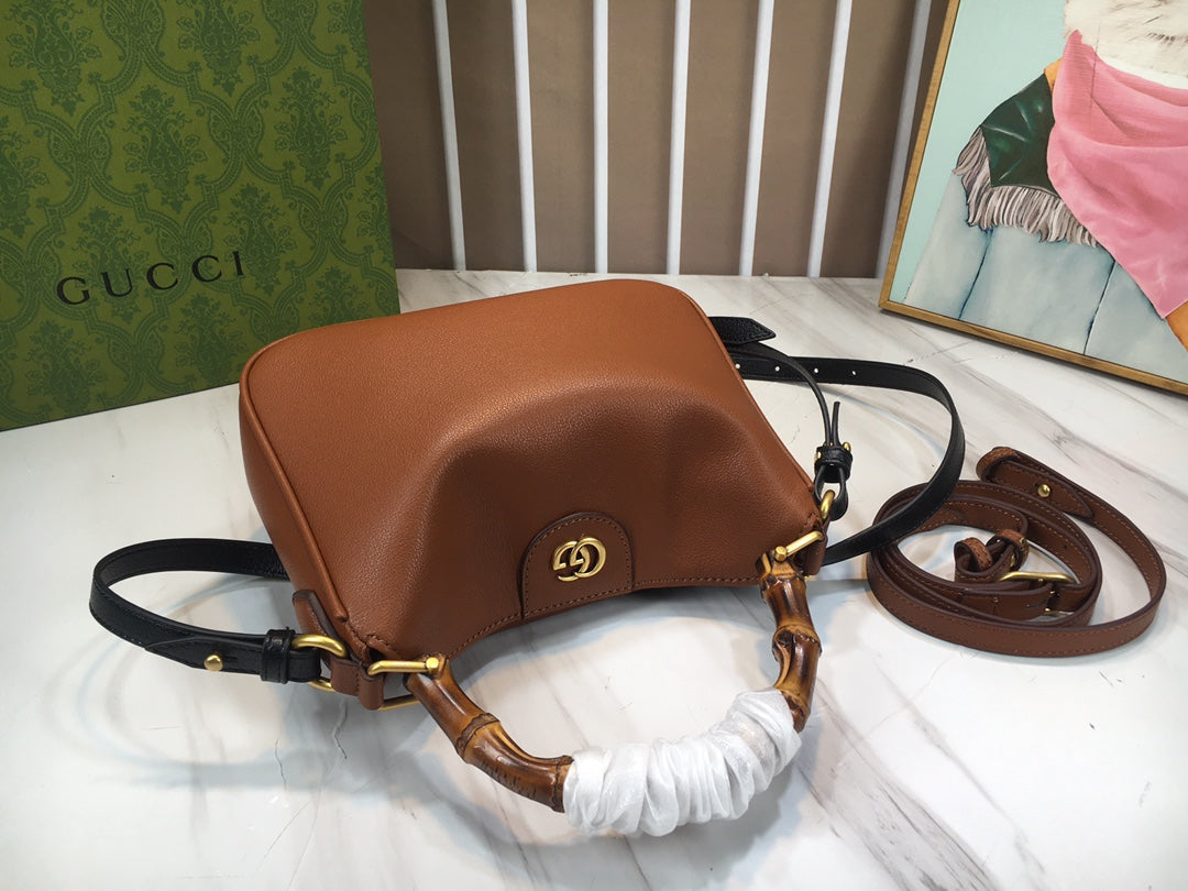 15RB117BDE Stylish leather bag