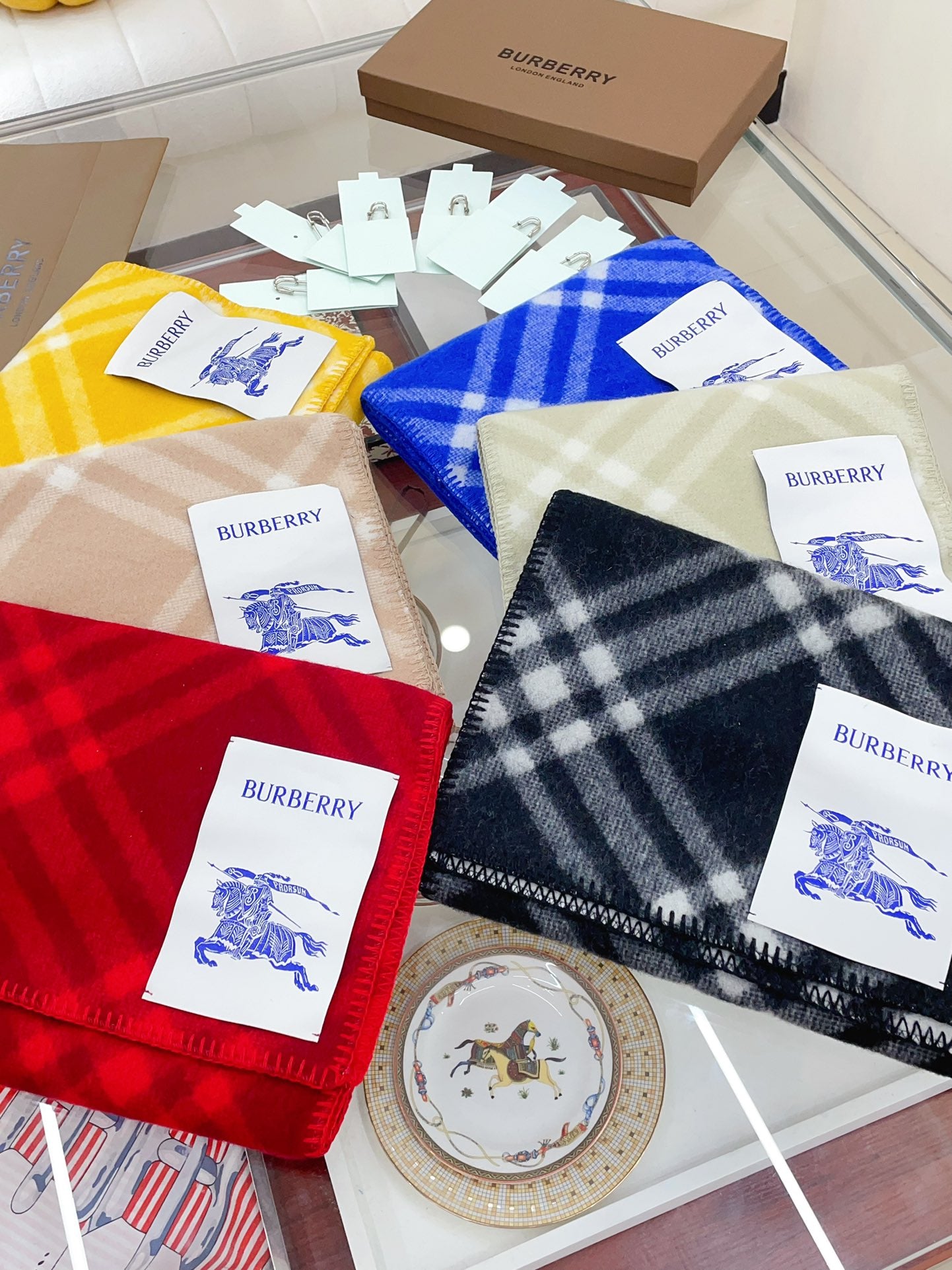 185ZR5WDE Stylish Winter Scarves