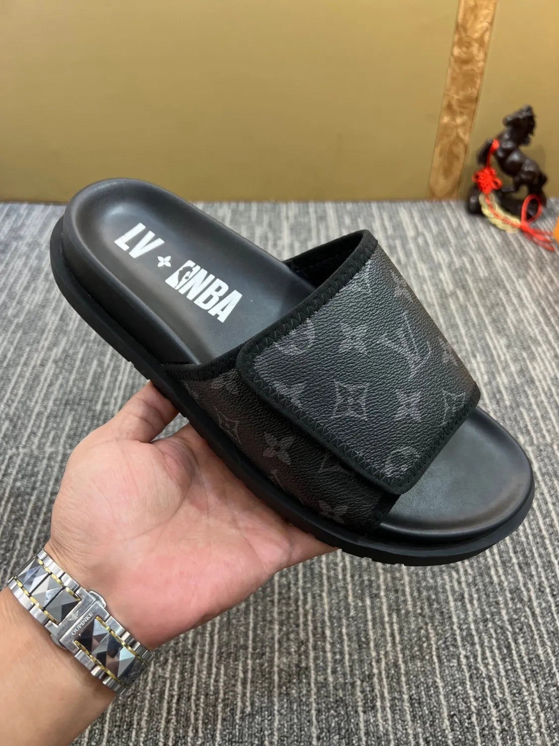 5YE47ZDE Stylish Slippers