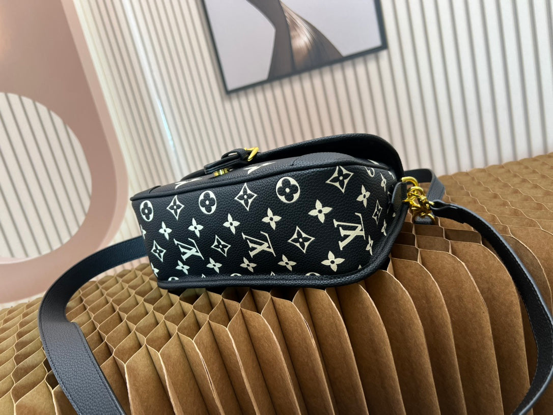 2XE028BDE Stylish leather bag 