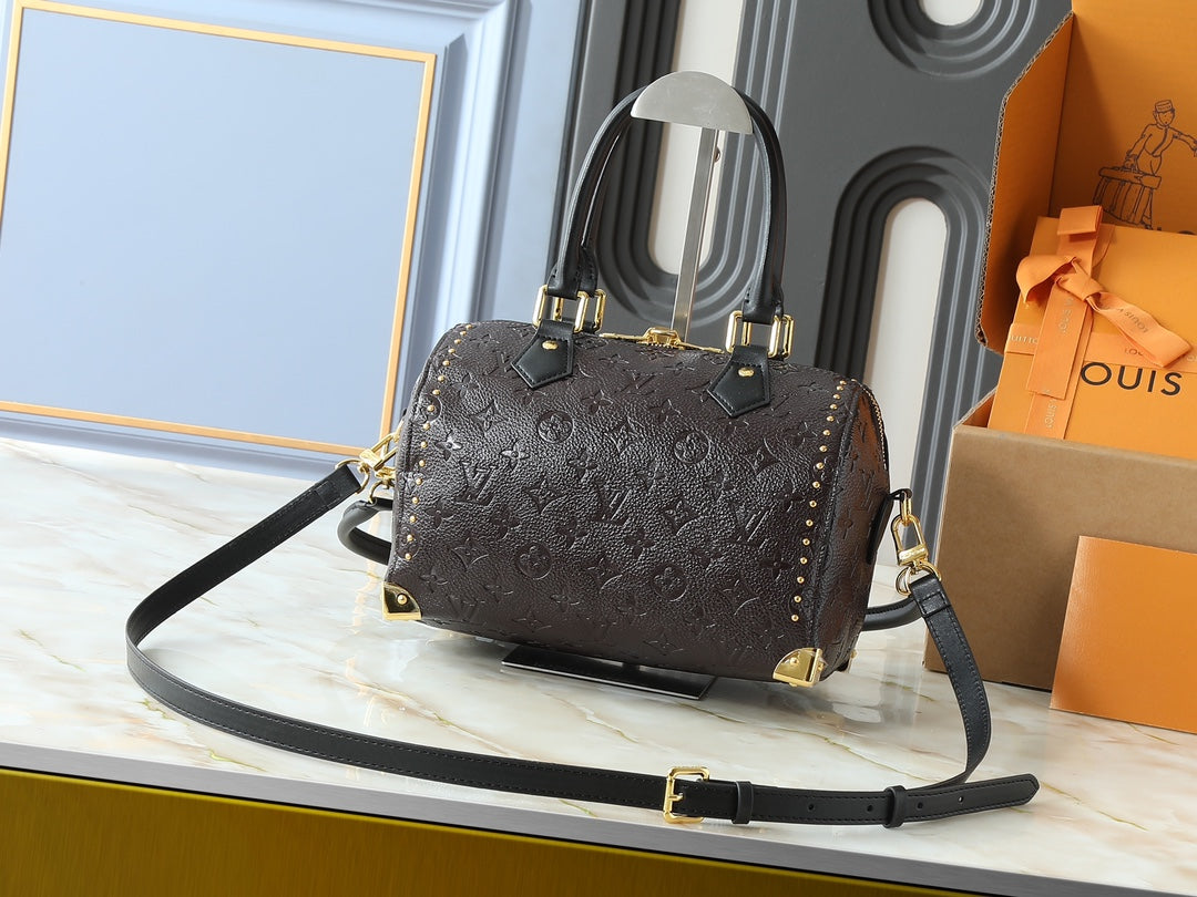 15RE52BDE Stylish leather bag