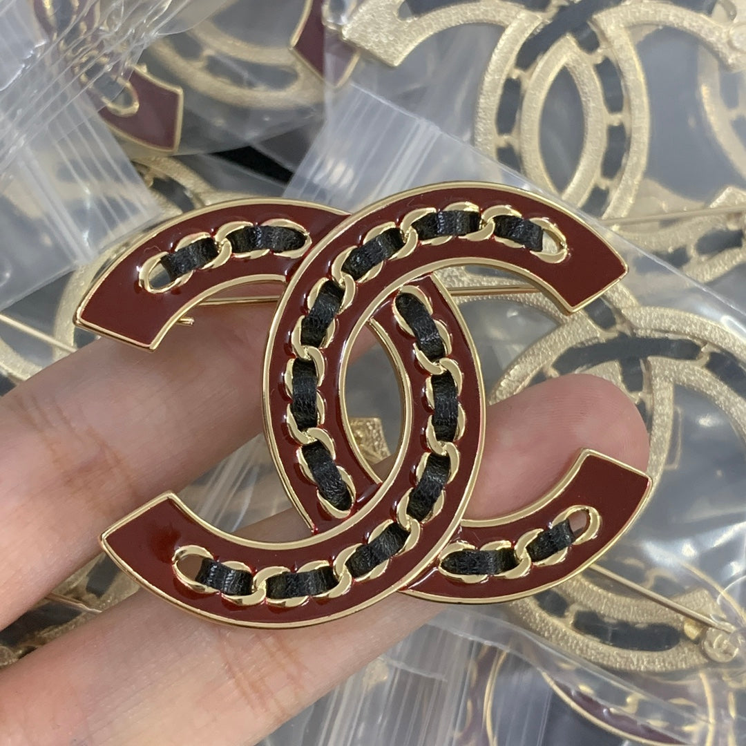 84C88XDE Stylish  Brooch