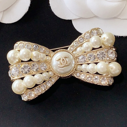 14C228XDE Stylish Brooch