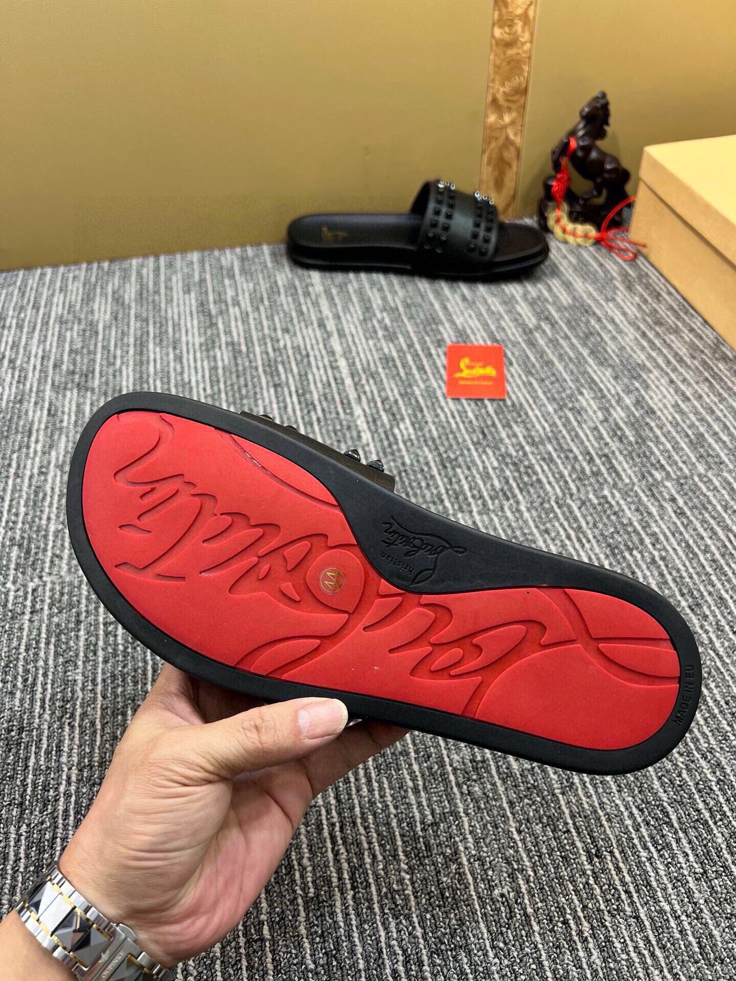 54A126ZDE Stylish slippers