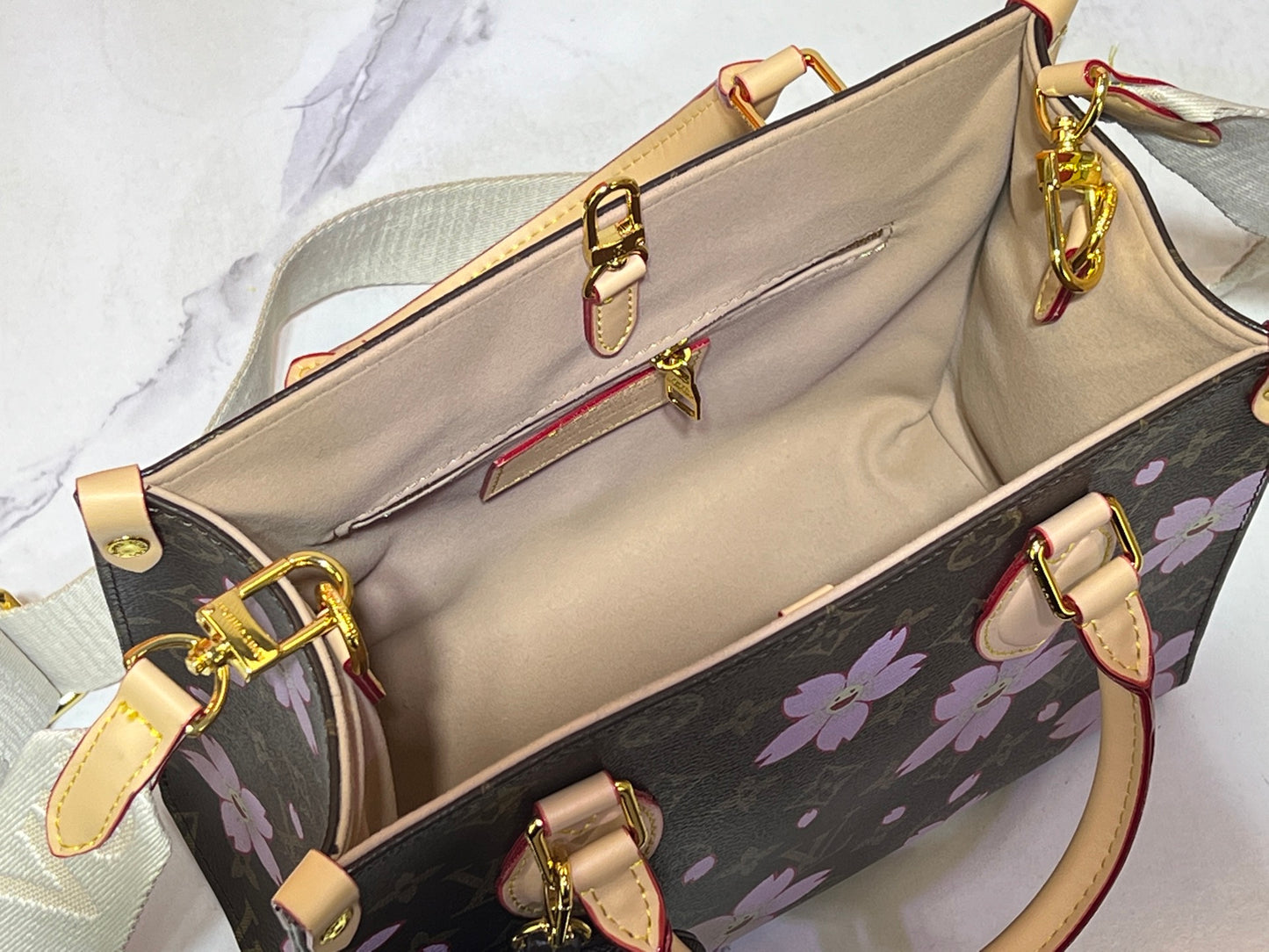 155NE62BDE Stylish leather bag