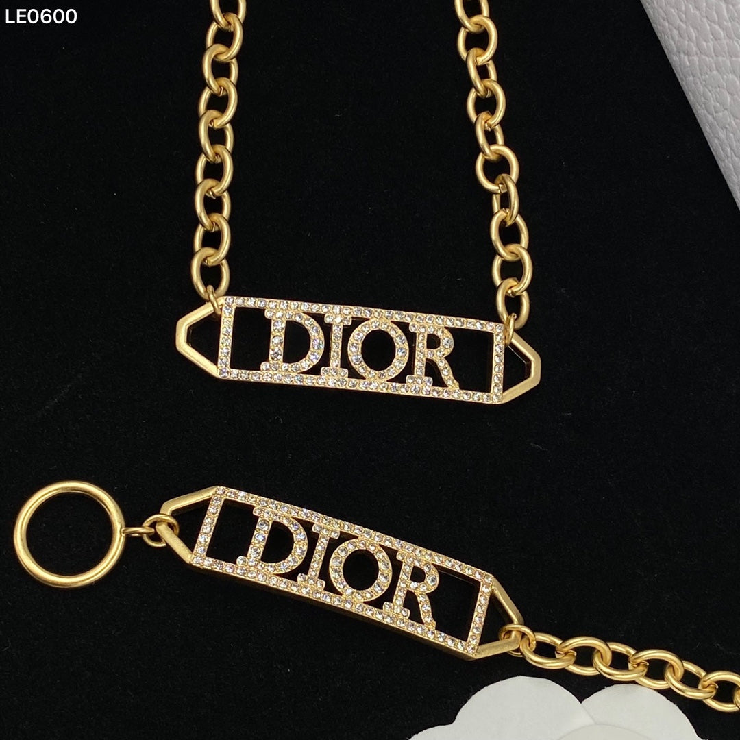 165ND7XDE Stylish  Bracelets