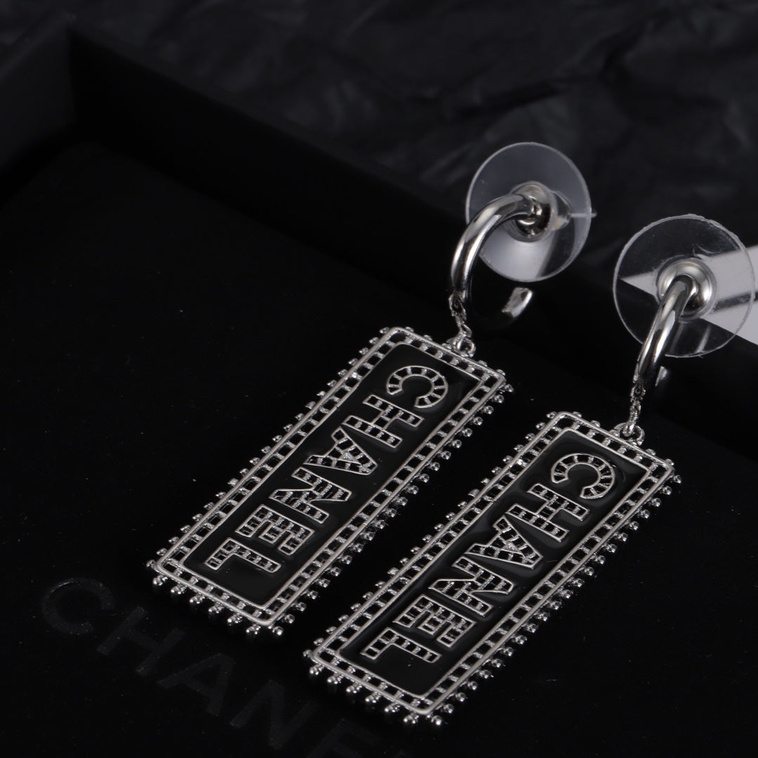 1YC420EDE Stylish Earrings