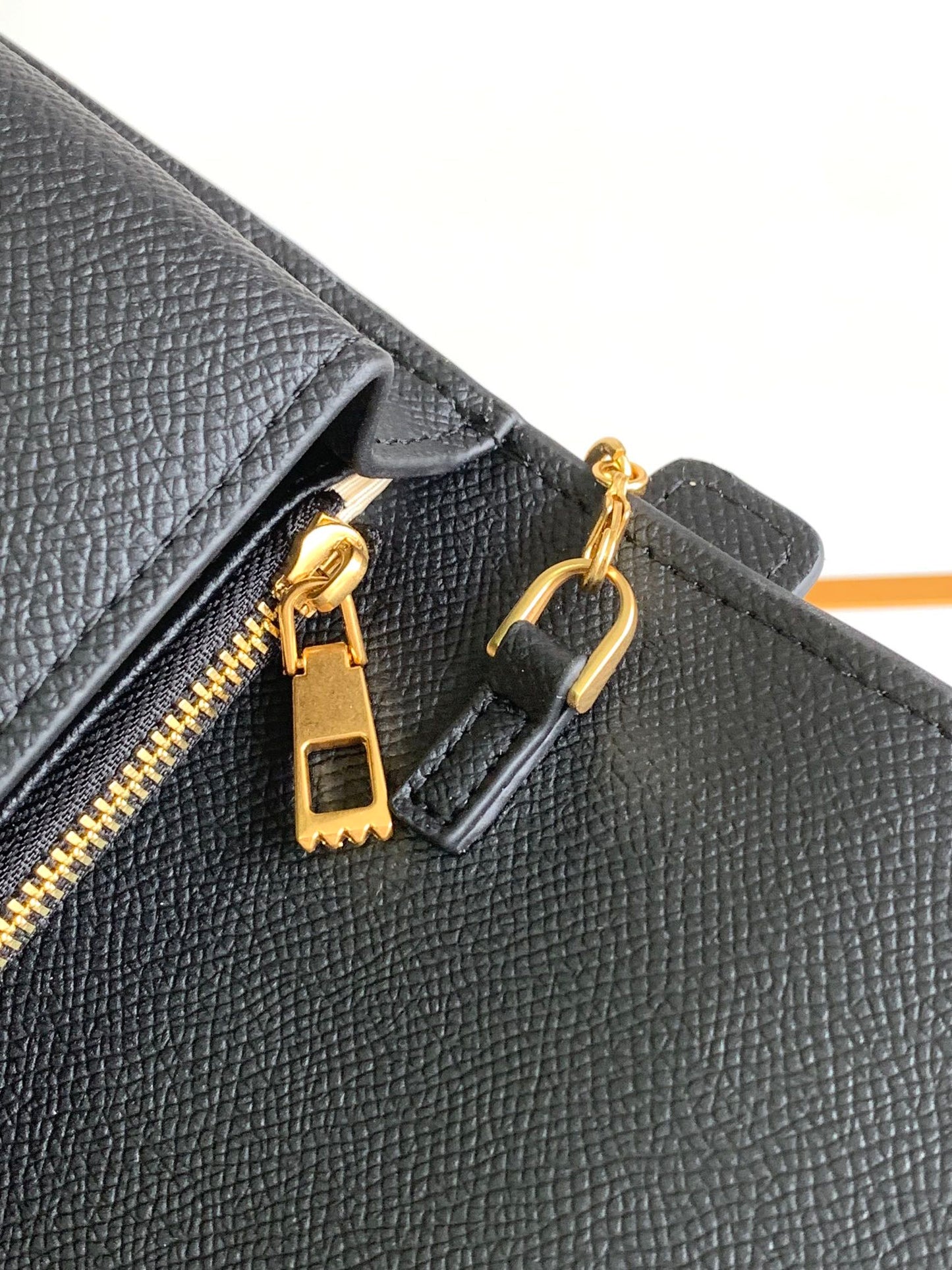 1XVL272BDE Stylish leather bag 