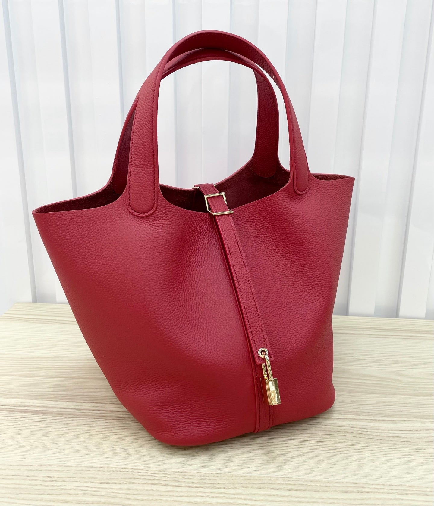 15RH6BDE Stylish leather bag