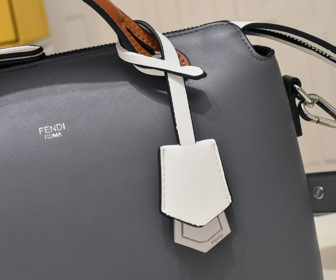 2XF132BDE Stylish leather bag 