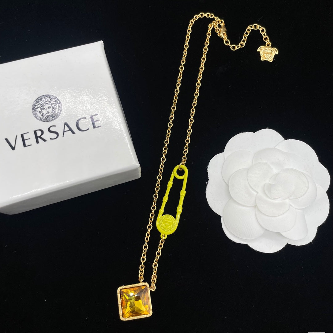 175RB47XDE Stylish Necklaces