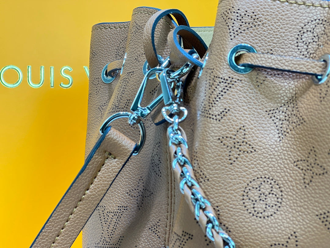 155NE39BDE Stylish leather bag