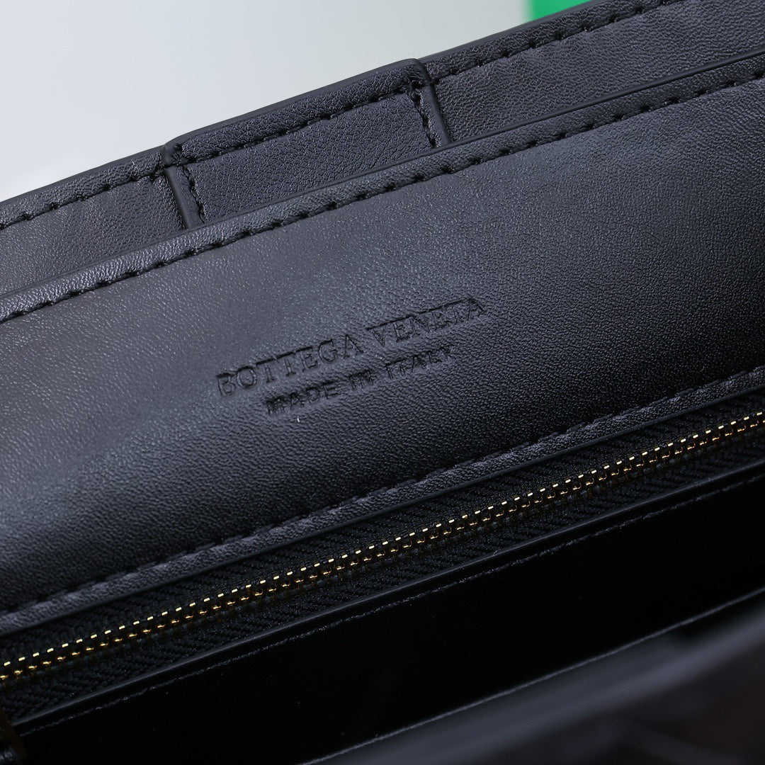 1XA80BDE Stylish leather bag