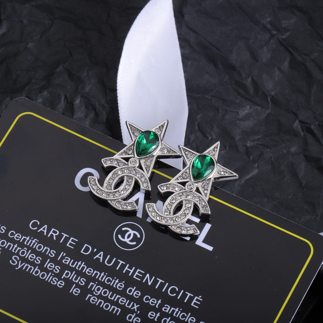 15QC13EDE Stylish Earrings