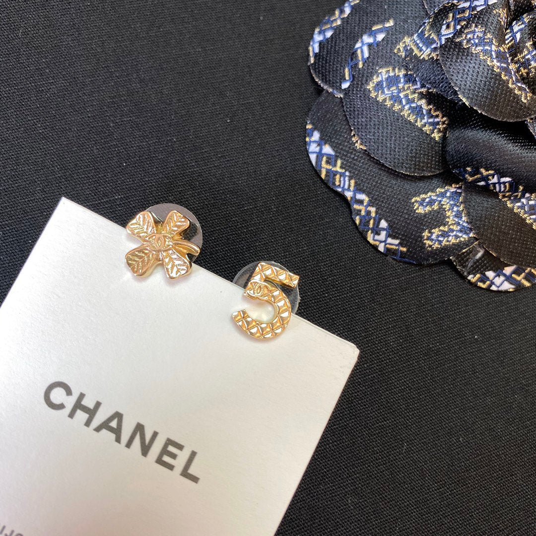 14C257EDE Stylish Earrings