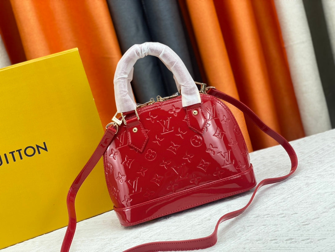 165NE97BDE Stylish leather bag