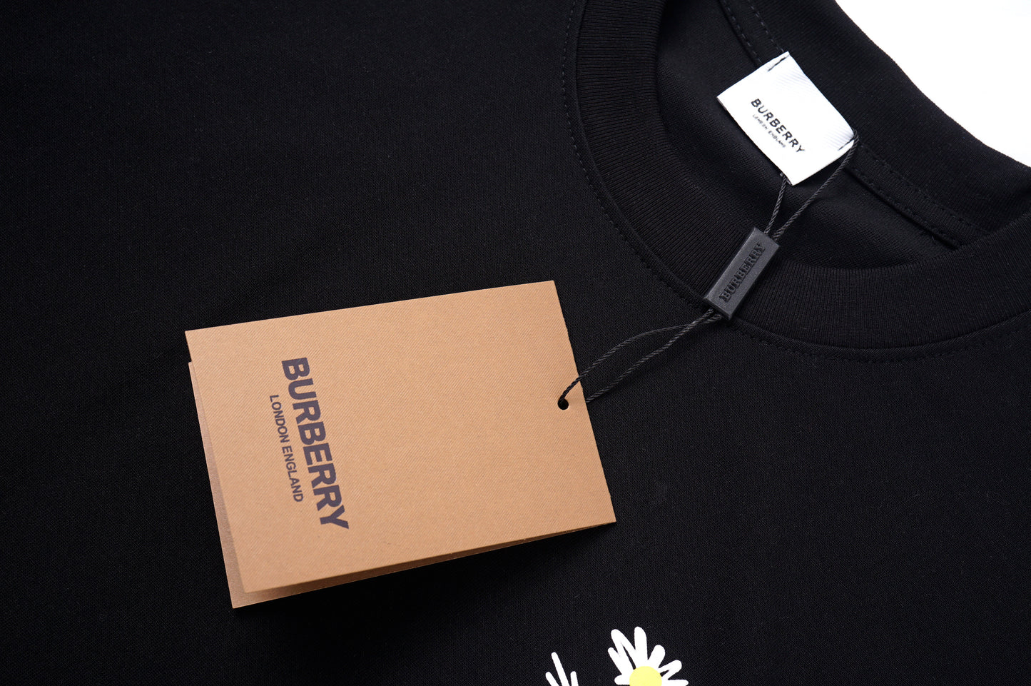 125WR30UDE Stylish T-shirts