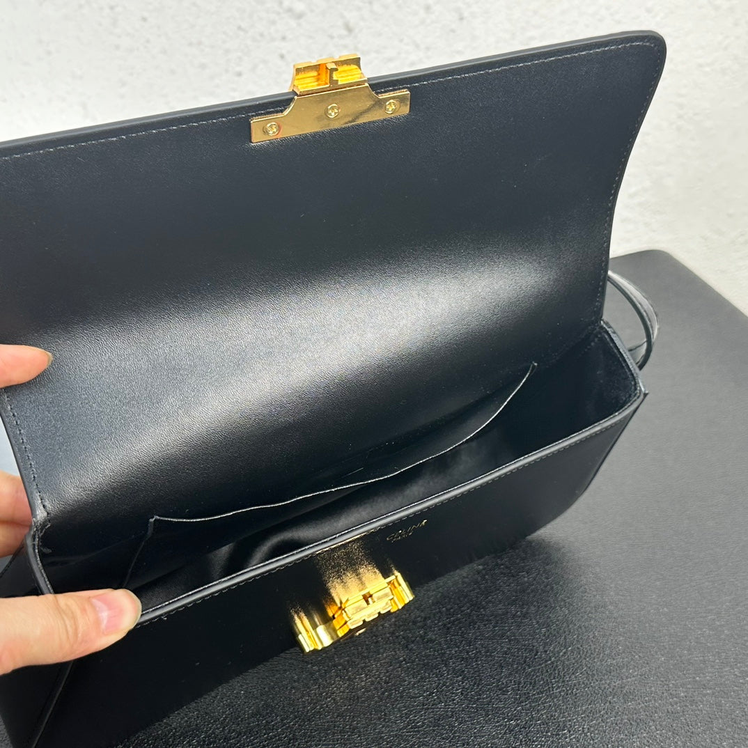 1XE271BDE Stylish leather bag 