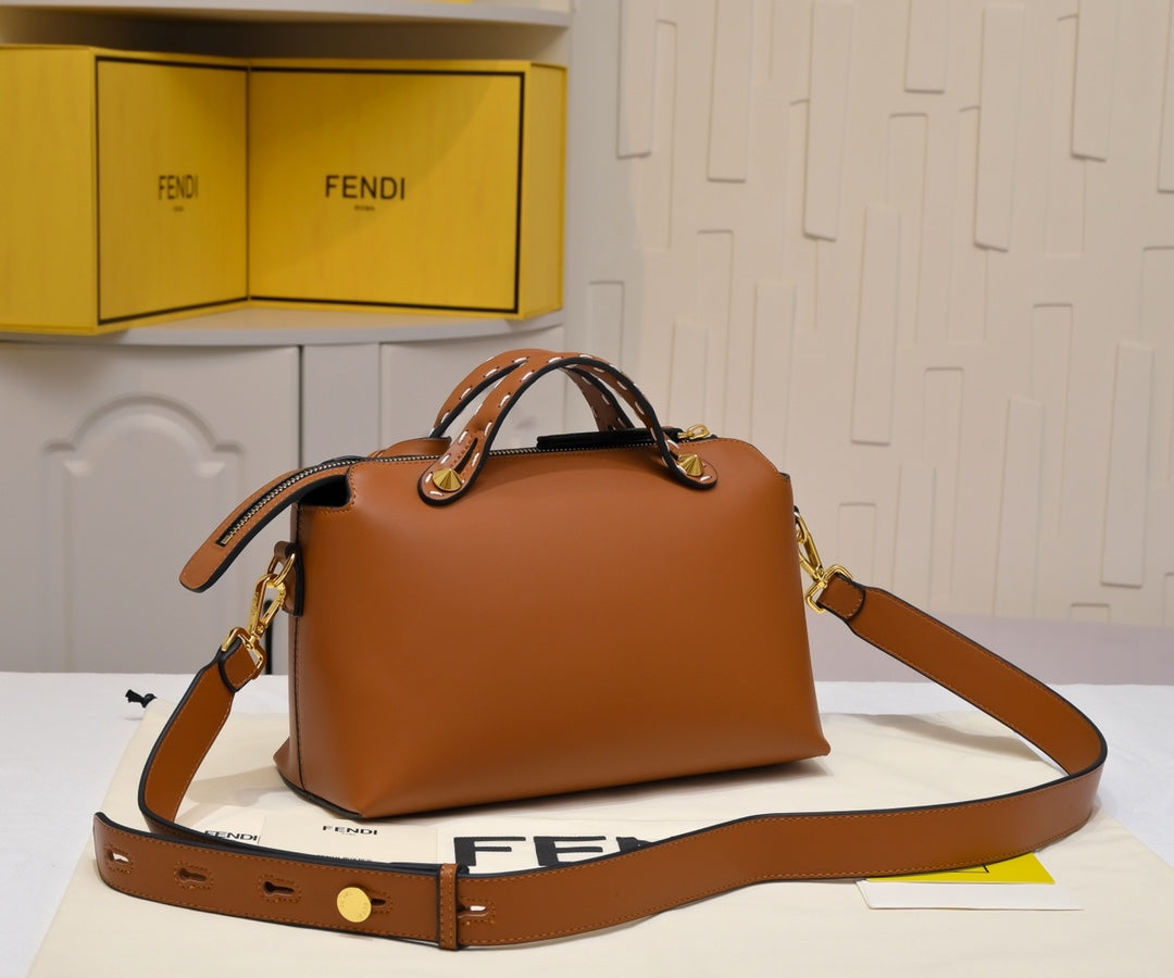 1WF110BDE Stylish leather bag