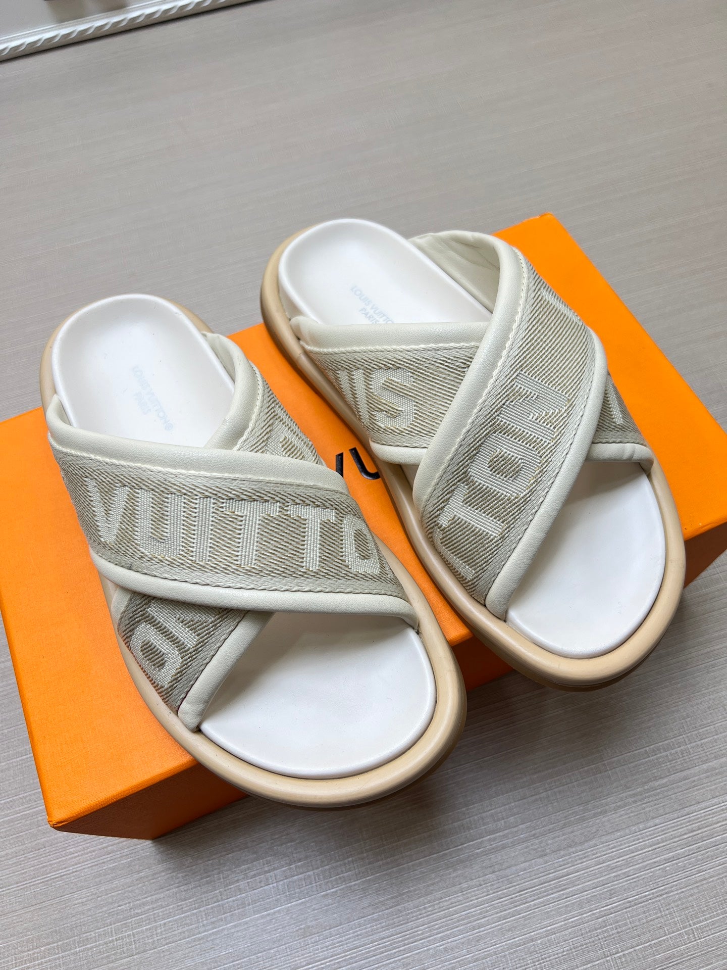 535ZE271ZDE Stylish Slippers