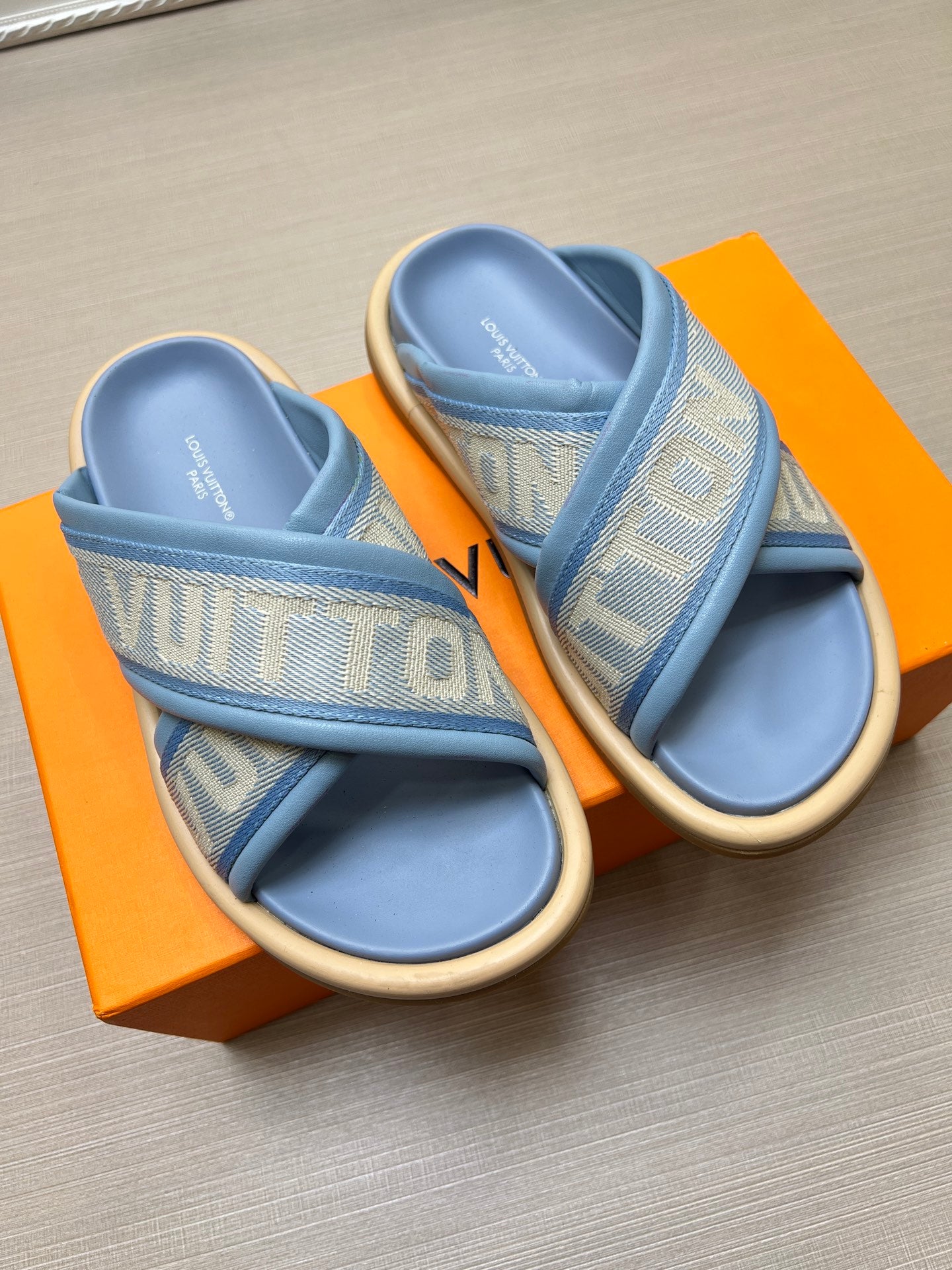 535ZE270ZDE Stylish Slippers