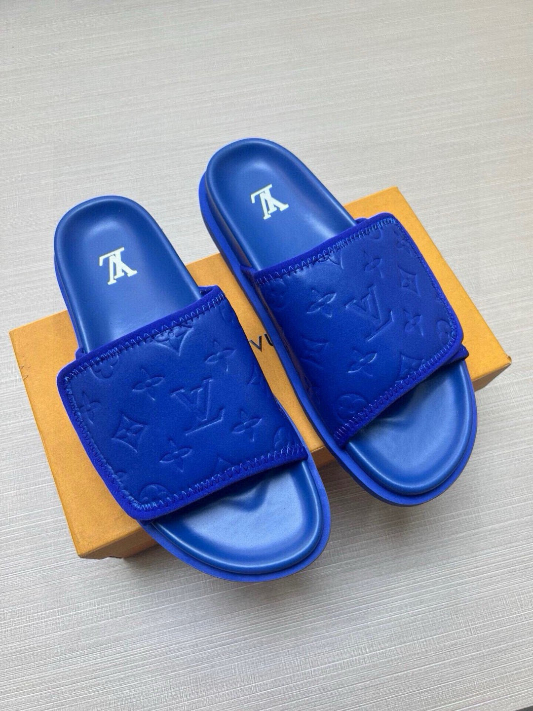 5QE5ZDE Stylish Slippers