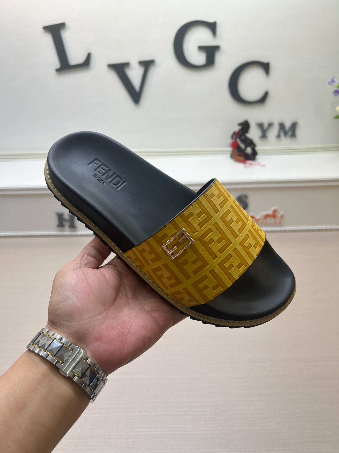 54F121ZDE Stylish slippers