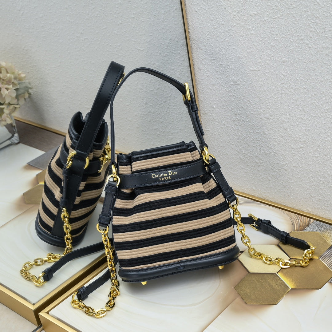 2XD370BDE Stylish leather bag 