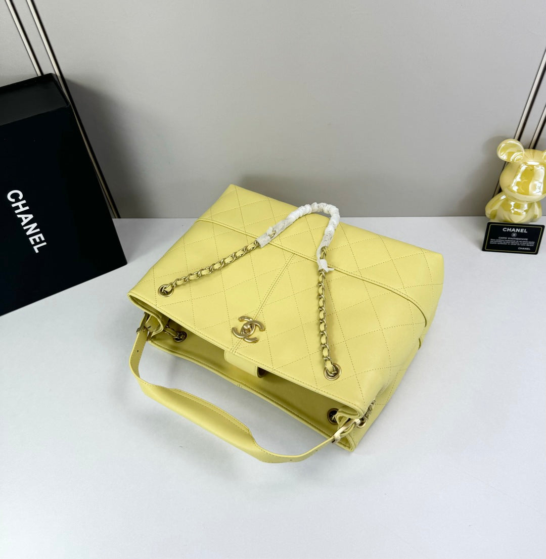 15RC64BDE Stylish leather bag