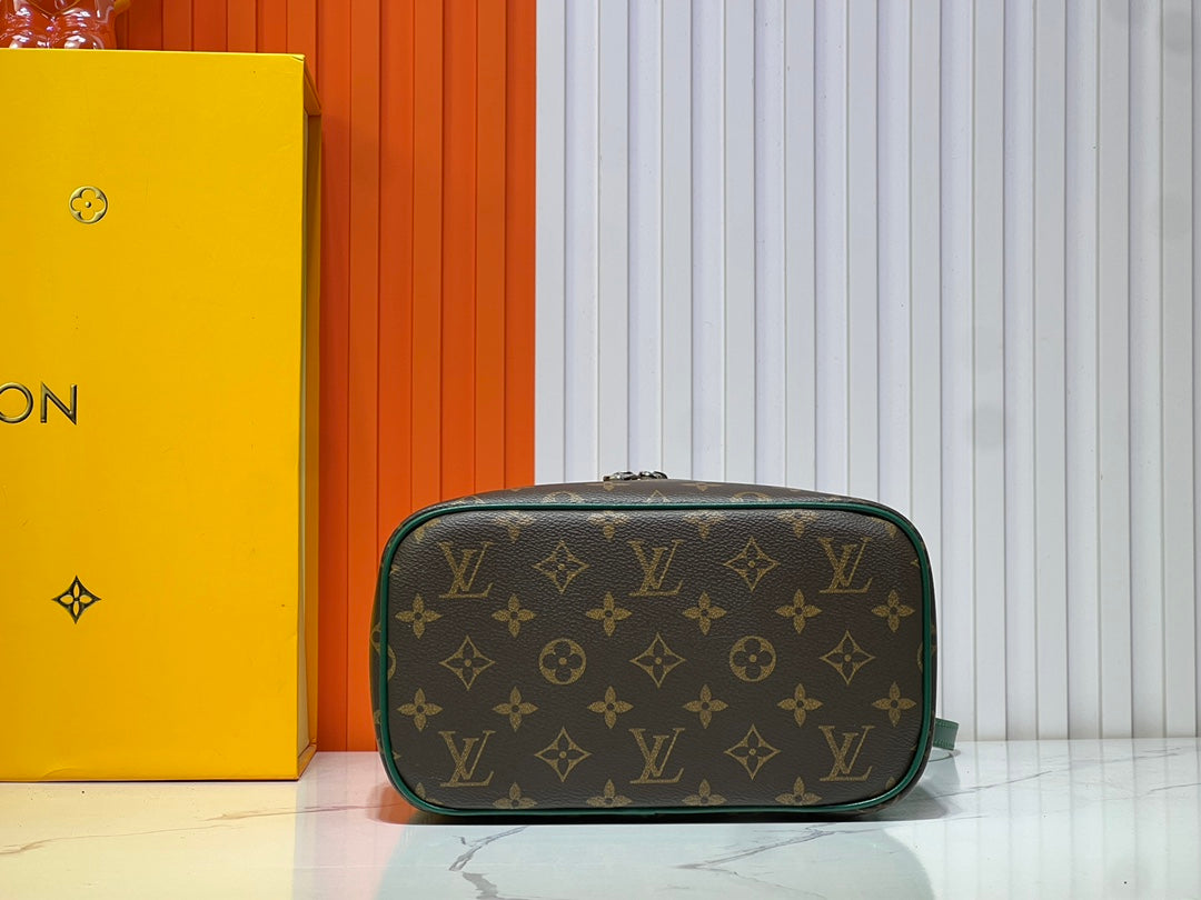 15XE10BDE Stylish leather bag