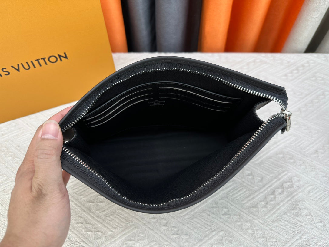1XE395BDE Stylish leather bag