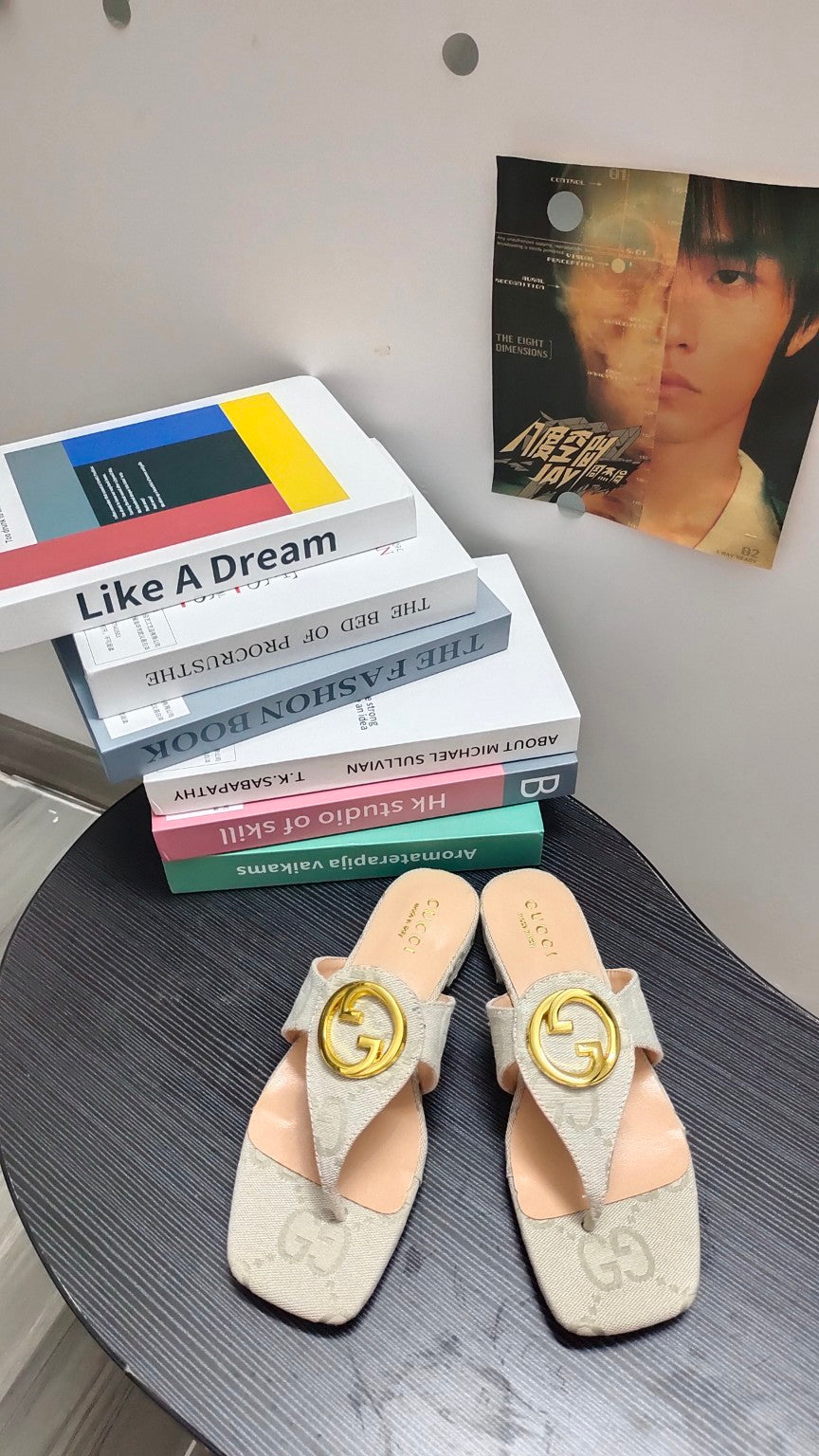 14B99ZDE Stylish slippers