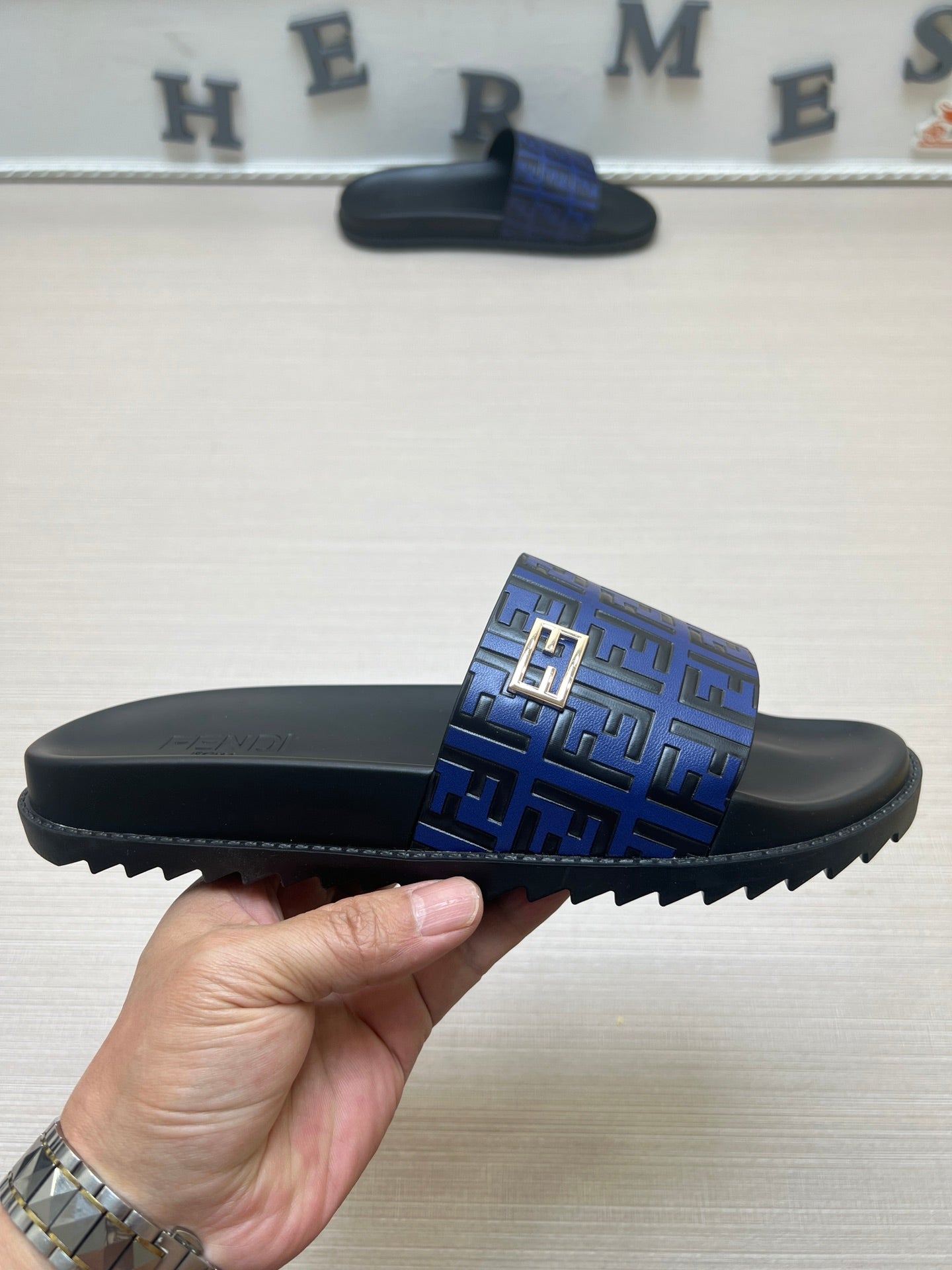 54F121ZDE Stylish slippers